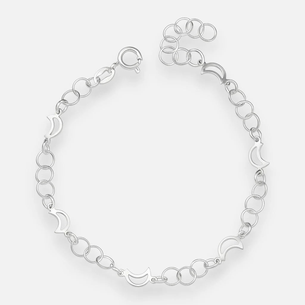 Fotografía de catálogo de la Pulsera Círculos Media Luna, con eslabones circulares y motivos de media luna sobre fondo claro.