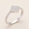 Anillo de Plata Trébol con Circones - ángulo alternativo sobre fondo blanco cálido