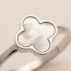Anillo de Plata Trébol Nácar - detalle macro de terminaciones y brillo