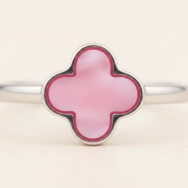 Anillo de Plata Trébol Nácar Rosado - detalle macro de terminaciones y brillo