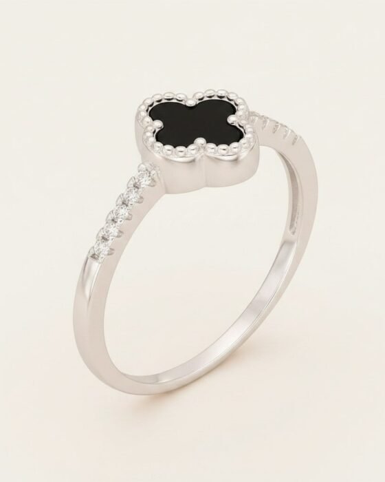 Anillo de Plata con Ónix y Circones, Diseño Trébol