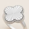 Anillo de Plata Trébol - detalle macro de terminaciones y brillo